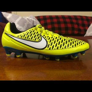 Nike Women's Magista Onda FG Soccer Cleat
